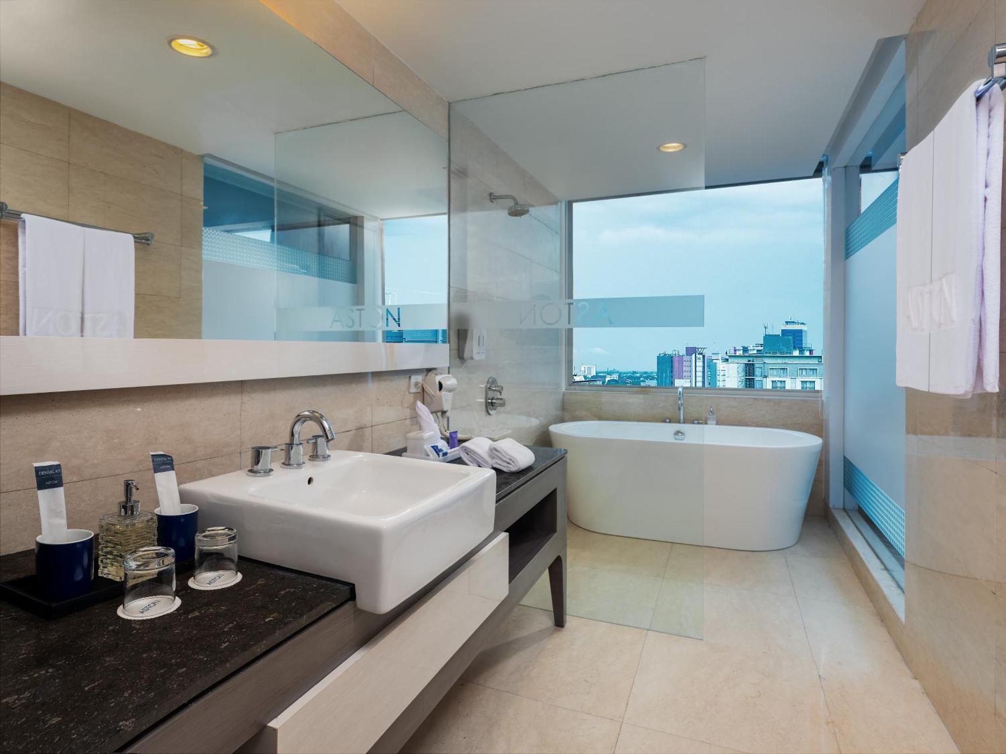 Aston Makassar Hotel & Convention Center Εξωτερικό φωτογραφία