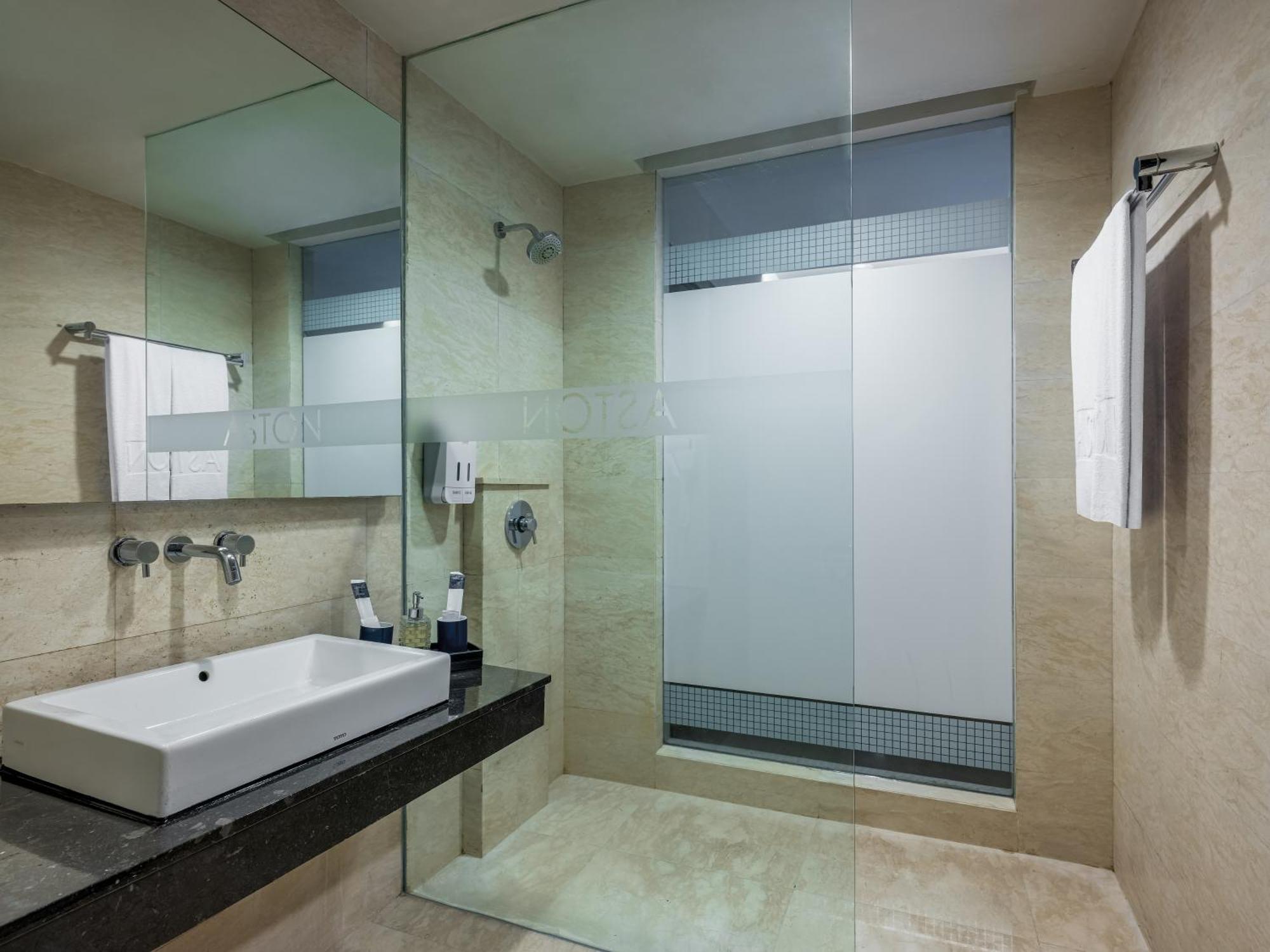 Aston Makassar Hotel & Convention Center Εξωτερικό φωτογραφία