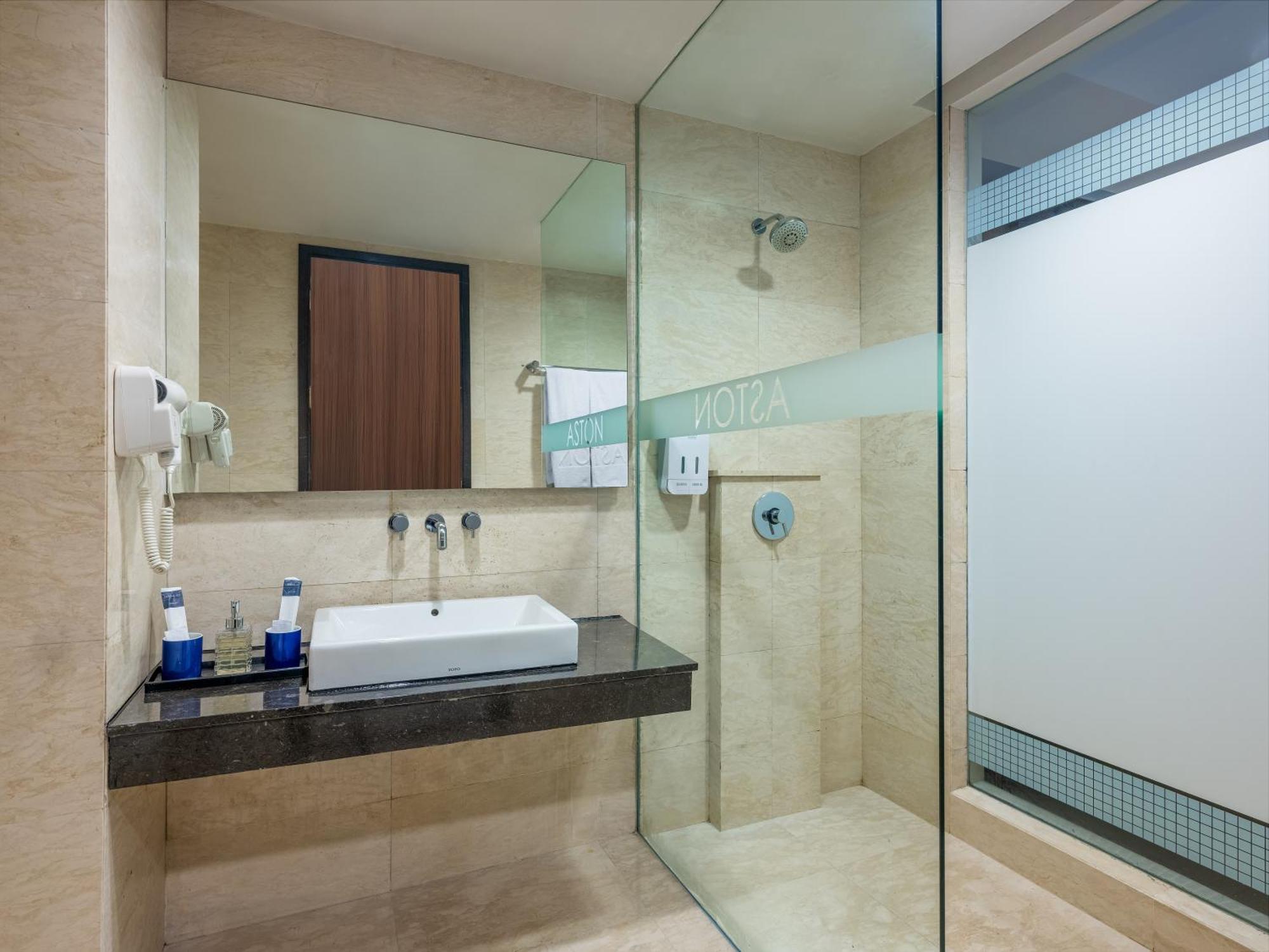 Aston Makassar Hotel & Convention Center Εξωτερικό φωτογραφία